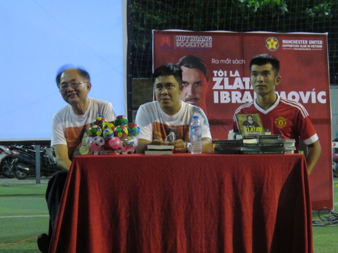 Kh&aacute;ch mời của buổi ra mắt l&agrave; nh&agrave; b&aacute;o Vũ C&ocirc;ng Lập v&agrave; dịch giả Trần Minh