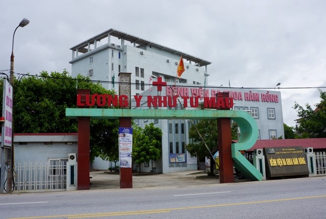 Bệnh viện Đa khoa H&agrave;m Rồng bị Sở Y tế xử phạt v&igrave; kh&aacute;m chữa bệnh từ thiện kh&ocirc;ng xin ph&eacute;p.