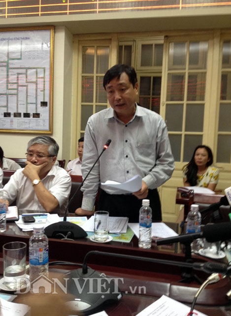 &Ocirc;ng Trần Quang Ho&agrave;i &ndash; Ph&oacute; Tổng cục trưởng Tổng Cục Thủy lợi (Bộ NNPTNT) b&aacute;o c&aacute;o tại cuộc họp.