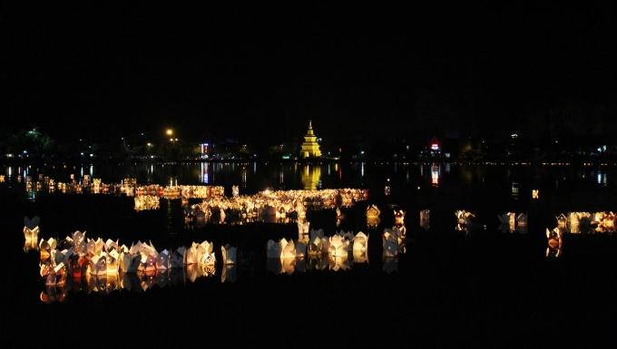 Lung linh trong sắc hoa&nbsp;đăng.