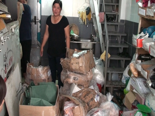 Cơ quan chức năng kho h&agrave;ng tại địa chỉ số 8 Phạm Văn Xảo (quận T&acirc;n Ph&uacute;) chứa h&agrave;ng trăm tấn hải sản đ&ocirc;ng lạnh kh&ocirc;ng r&otilde; nguồn gốc.