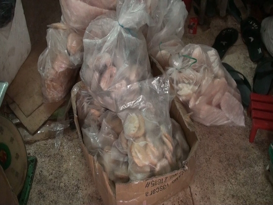 Rất nhiều hải sản kh&ocirc;ng in nguồn gốc xuất xứ, hoặc c&oacute; bao b&igrave; ghi r&otilde;