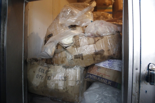 Mỗi ng&agrave;y kho đ&ocirc;ng lạnh b&aacute;n ra thị trường h&agrave;ng trăm k&yacute; l&ocirc; hải sản kh&ocirc;ng r&otilde; nguồn gốc.