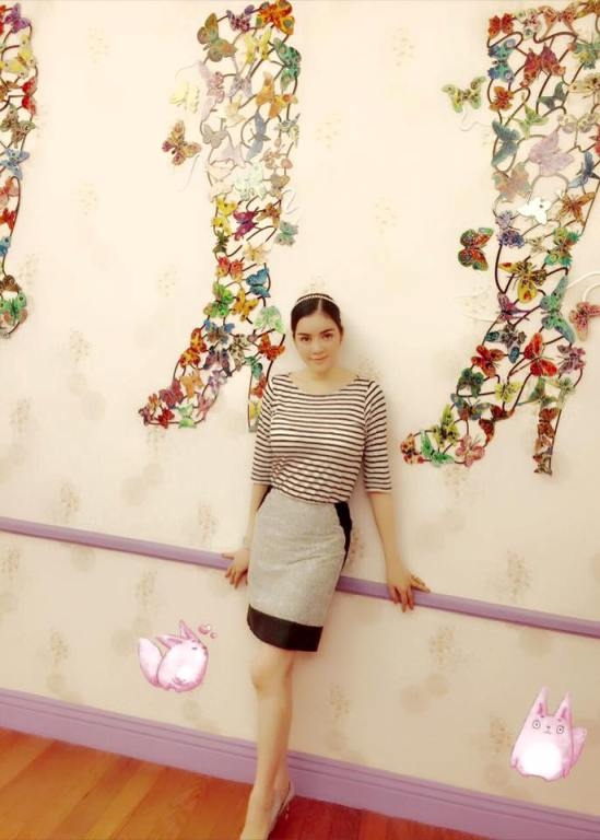 Kh&ocirc;ng chỉ nổi bật với thời trang tr&ecirc;n thảm đỏ, m&agrave; phong c&aacute;ch đời thường của c&ocirc; cũng rất cuốn h&uacute;t.