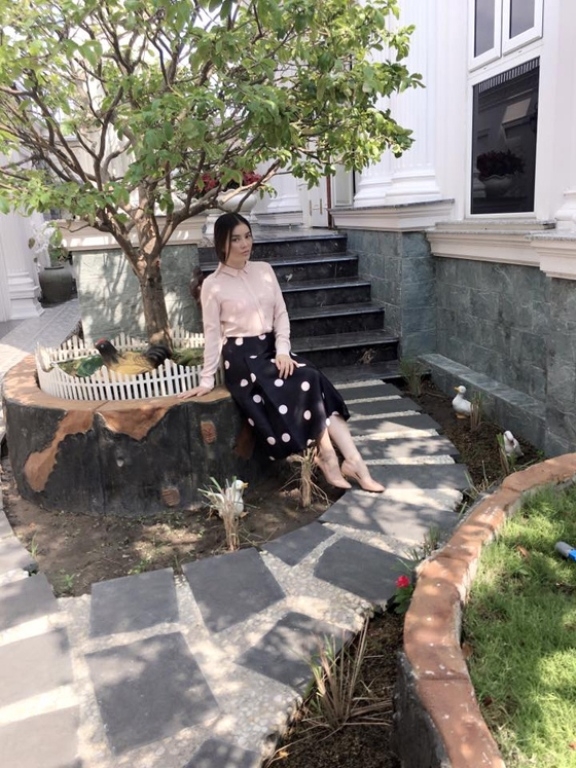 Ngỡ ng&agrave;ng với vẻ đẹp giản dị, gần gũi của L&yacute; Nh&atilde; Kỳ ngo&agrave;i đời thường