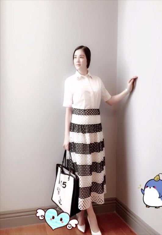 Dường như thời gian kh&ocirc;ng lấy đi được nhan sắc của c&ocirc;.