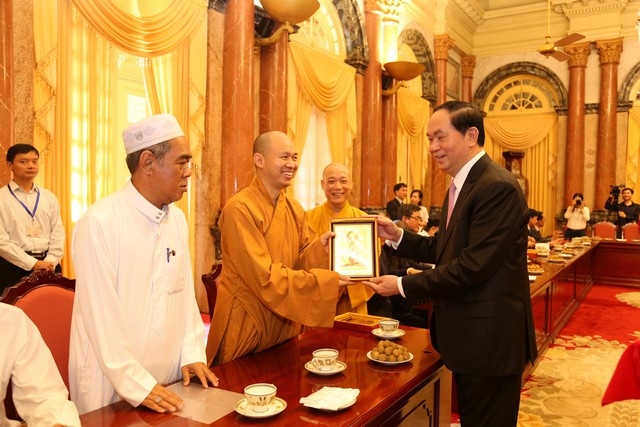 Chủ tịch nước Trần Đại Quang đ&oacute;n tiếp c&aacute;c chức sắc t&ocirc;n gi&aacute;o