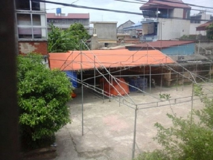 Người d&acirc;n bức x&uacute;c v&igrave; nh&agrave; văn h&oacute;a th&ocirc;n V&acirc;n Đ&igrave;nh bị &ldquo;xẻ thịt&rdquo; cho thu&ecirc;.