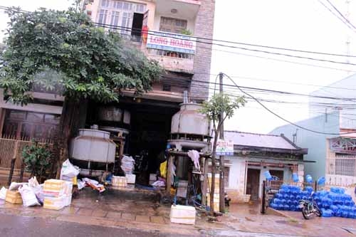 Doanh nghiệp tư nh&acirc;n Long Ho&agrave;ng sản xuất nước đ&oacute;ng b&igrave;nh bị xử phạt 6 triệu đồng. Ảnh: BB