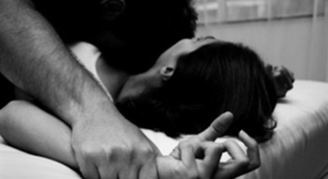 Ảnh v&agrave;o nh&agrave; hiếp d&acirc;m thiếu nữ (tr&iacute;ch nguồn internet).