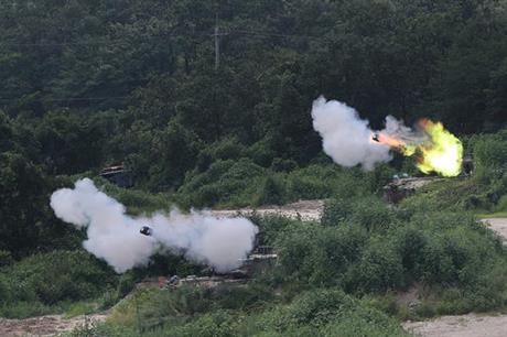 Cũng tại khu phi qu&acirc;n sự trong năm 2015, 2 l&iacute;nh H&agrave;n Quốc bị thương do dẫm phải m&igrave;n tại đ&acirc;y. Ph&iacute;a H&agrave;n Quốc tố Triều Ti&ecirc;n đứng sau vụ việc nhưng B&igrave;nh Nhưỡng b&aacute;c bỏ c&aacute;o buộc n&agrave;y. (Ảnh: Yonhap)