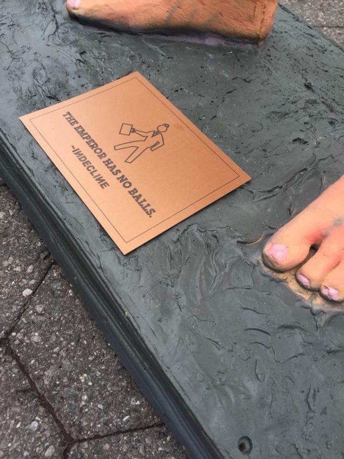 Ho&agrave;ng đế kh&ocirc;ng c&oacute; tinh ho&agrave;n. (Ảnh: Huffington Post)