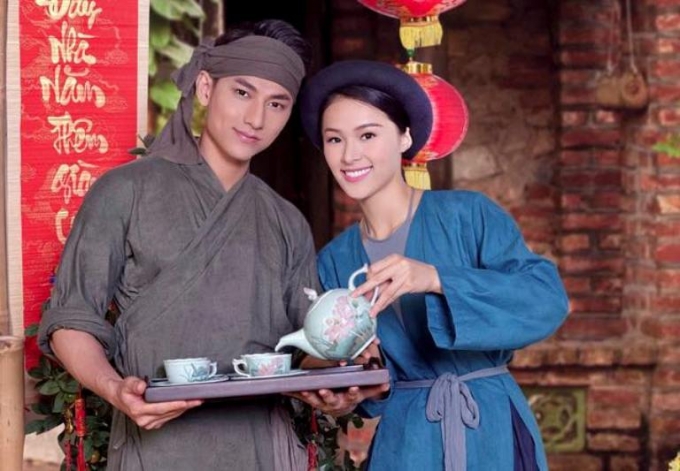 Hạ Vi c&ugrave;ng ch&agrave;ng ho&agrave;ng tử của m&igrave;nh do Issac trong nh&oacute;m 365 thủ vai.