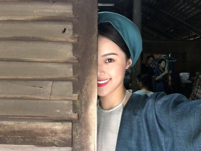Hạ Vi bất ngờ đăng ảnh hậu trường phim Tấm C&aacute;m g&acirc;y sốt