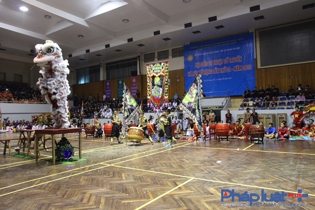 Ngay sau lễ khai mạc, rất nhiều tiết mục v&otilde; thuật đ&atilde; được ph&ocirc; diễn trước h&agrave;ng ng&agrave;n kh&aacute;n giả c&oacute; mặt tại nh&agrave; thi đấu.