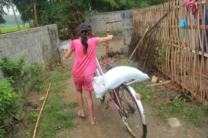 Hoạt động ủng hộ, gi&uacute;p đỡ phần n&agrave;o đồng b&agrave;o v&ugrave;ng b&atilde;o lũ đ&atilde; được triển khai kịp thời, rộng khắp.