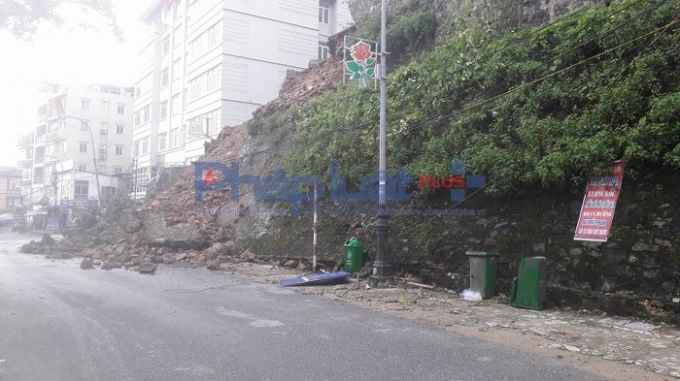 Ch&ugrave;m ảnh: Cận cảnh 1 g&oacute;c Nh&agrave; thờ đ&aacute; cổ Tam Đảo bị sụt l&uacute;n g&acirc;y nguy hiểm