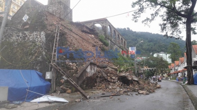 &nbsp;Theo tư liệu, nh&agrave; thờ Tam Đảo được người Ph&aacute;p x&acirc;y dựng từ năm 1906 đến năm 1912, tọa lạc tại trung t&acirc;m Thị trấn Tam Đảo, b&ecirc;n con đường dẫn l&ecirc;n đỉnh n&uacute;i Thi&ecirc;n Nhị.