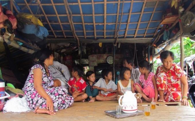 H&igrave;nh ảnh về một x&oacute;m Việt kiều Campuchia.