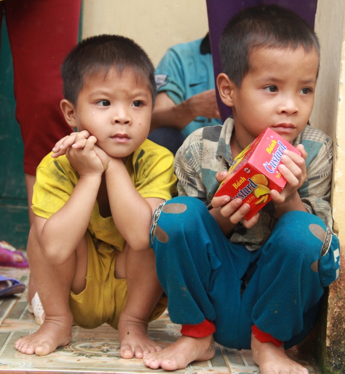 Sự hồn nhi&ecirc;n, v&ocirc; tư đ&atilde; biến mất, thay v&agrave;o đ&oacute; l&agrave; nỗi lo &acirc;u của c&aacute;c em khi thấy nh&agrave; cửa tan hoang.