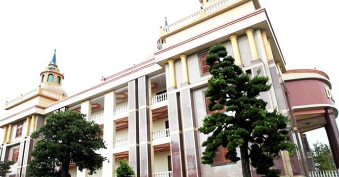 Dinh thự của đại gia Trầm B&ecirc; tại x&atilde; H&agrave;m Giang, huyện Tr&agrave; C&uacute;, tỉnh Tr&agrave; Vinh.