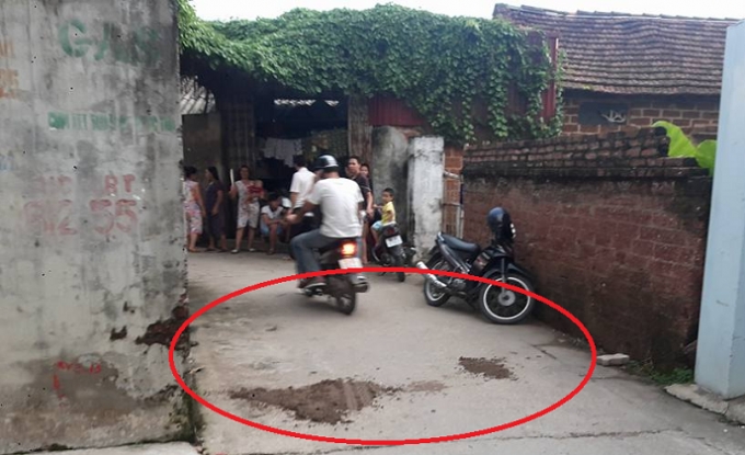 Hiện trường nơi chị Dậu vị chồng đ&acirc;m trọng thương.