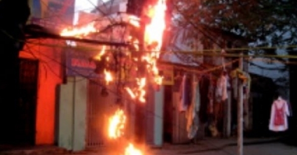 Hà Nội: Nổ lớn do chập điện, cả khu phố náo loạn