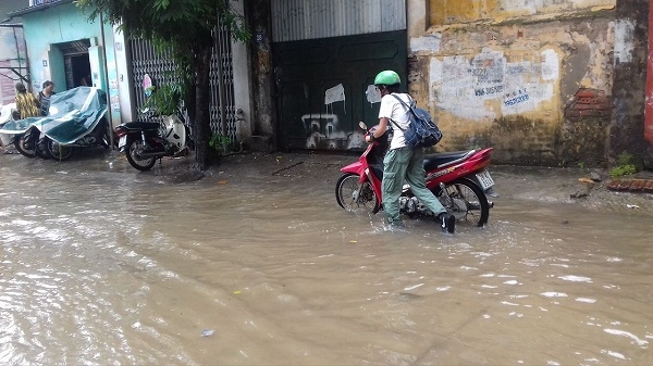 Theo dự b&aacute;o của TTKT Thuỷ văn, mưa sẽ k&eacute;o d&agrave;i hết ng&agrave;y h&ocirc;m nay, c&oacute; thể sẽ k&eacute;o d&agrave;i tới một v&agrave;i ng&agrave;y tiếp theo.