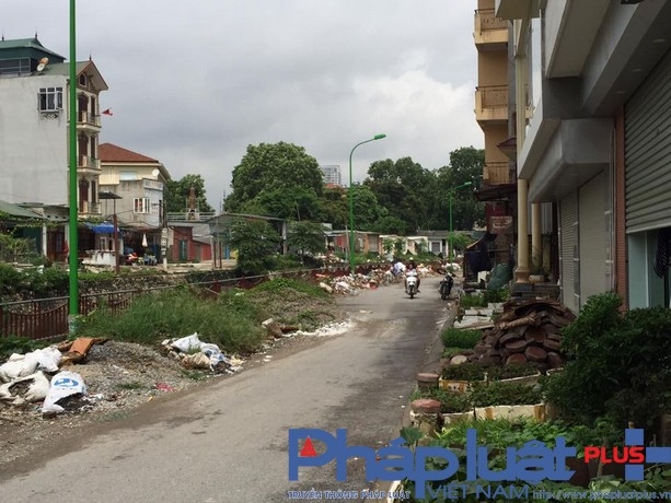 Con đường r&aacute;c thải thuộc phường Phương Mai