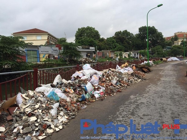 Đường ven s&ocirc;ng Lừ