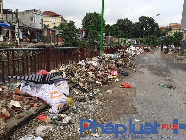 Đường ven s&ocirc;ng Lừ