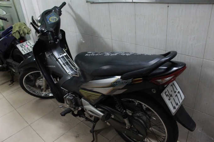 Chiếc xe l&agrave;m phương tiện để