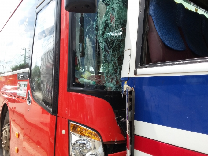 TP HCM: Tai nạn li&ecirc;n ho&agrave;n, h&agrave;ng chục h&agrave;nh kh&aacute;ch hoảng loạn