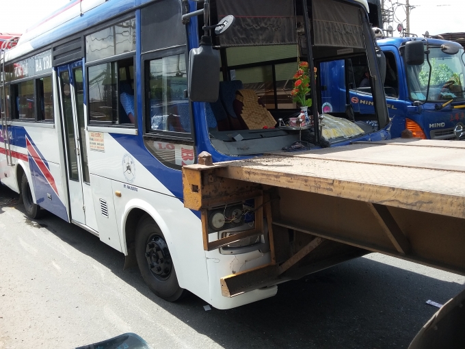 C&aacute;c phương tiện d&iacute;nh chặt v&agrave;o nhau.