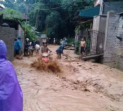 Mưa lớn tại thị tr&acirc;́n Tu&acirc;̀n Giáo,huy&ecirc;̣n Tu&acirc;̀n Giáo, tỉnh Đi&ecirc;̣n Bi&ecirc;n chi&ecirc;̀u ngày 20/8.