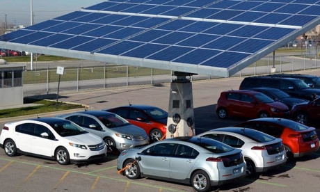 Cuộc chạy đua l&agrave;m chủ c&ocirc;ng nghệ giao th&ocirc;ng thế kỷ 21, nhằm tho&aacute;t khỏi sự r&agrave;ng buộc của dầu mỏ, đang ng&agrave;y c&agrave;ng quyết liệt.