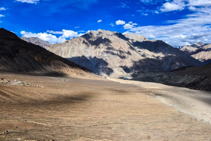 Bầu trời ở Hymalaya dường như trong xanh hơn ở bất cứ nơi n&agrave;o.