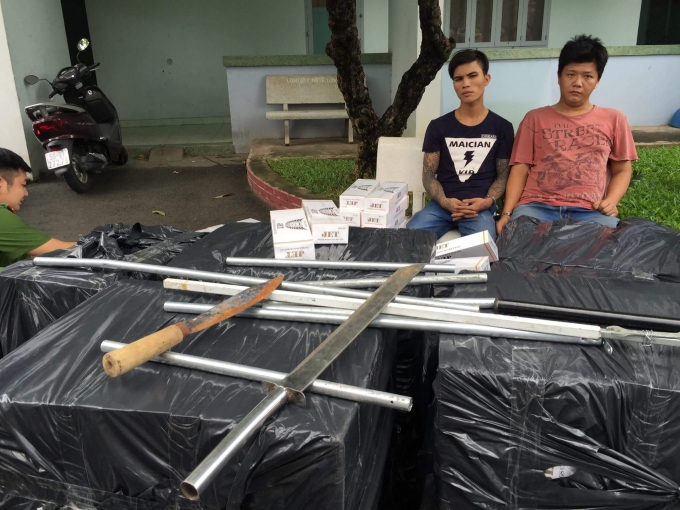 Tang vật thu giữ c&ugrave;ng 2 đối tượng