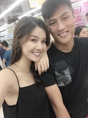 Sau khi kết h&ocirc;n, 2 vợ chồng phải tạm xa nhau, do Mạc Hồng Qu&acirc;n phải quay trở lại với c&ocirc;ng việc của m&igrave;nh.