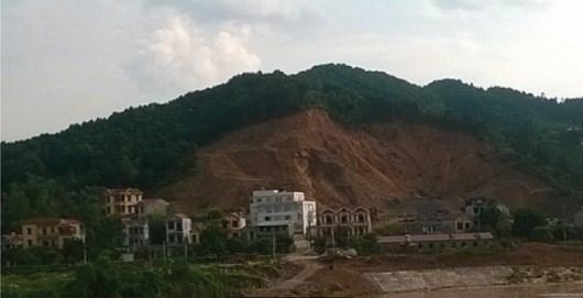 Nghi vấn thương vụ mua cả quả đồi để múc đất bán: "Chiêu trò" mới phá hoại môi trường, trốn thuế tài nguyên?