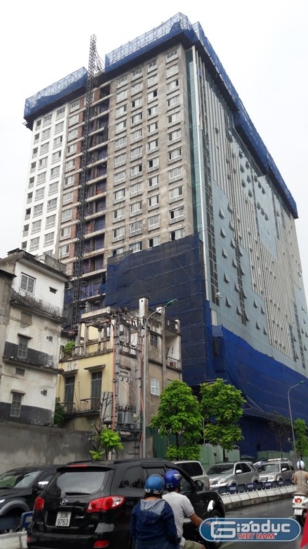 Ẩn họa từ t&ograve;a nh&agrave; L&ecirc; Trực.&nbsp;Ảnh GDVN.