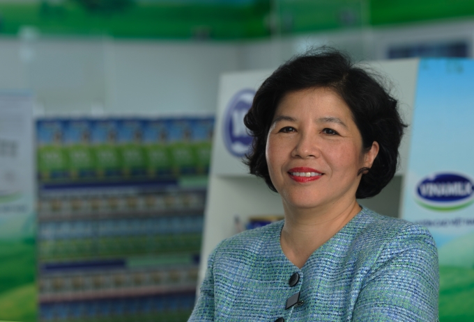 Sự th&agrave;nh c&ocirc;ng của Vinamilk gắn liền với vai tr&ograve; của dàn l&atilde;nh đạo, đặc bi&ecirc;̣t là &ldquo;b&ocirc;ng h&ocirc;̀ng thép&rdquo; b&agrave; Mai Kiều Li&ecirc;n, nữ thuyền trưởng n&agrave;y đ&atilde; chứng minh những quyết định của b&agrave; lu&ocirc;n mang về lợi &iacute;ch tốt đẹp cho c&ocirc;ng ty.