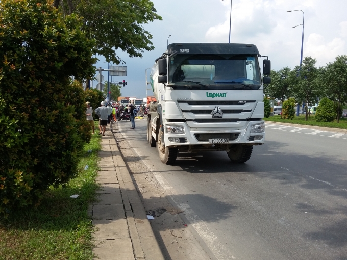 Chiếc xe bồn tại hiện trường.