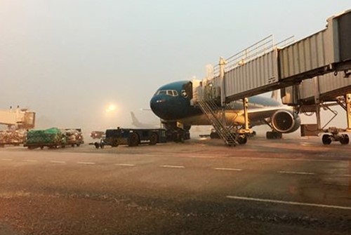 L&atilde;nh đạo s&acirc;n bay T&acirc;n Sơn Nhất phủ nhận chuyện ngập nặng