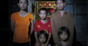 Nghịch cảnh của góa phụ nuôi bốn đứa con nhỏ ăn học