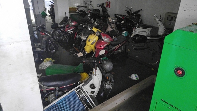 Nhiều tầng hầm tại S&agrave;i G&ograve;n biến th&agrave;nh hồ chứa nước, sau trận mưa lớn