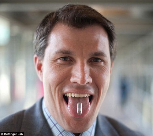 Pin c&oacute; thể ăn được v&agrave; c&oacute; chức năng tự hoại. Ảnh: Bettinger Lab