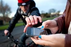 C&aacute;c đối tượng d&agrave;n cảnh để cướp t&agrave;i sản. Ảnh minh họa