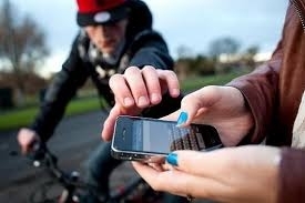 Dàn cảnh đi đêm một mình để cướp tài sản