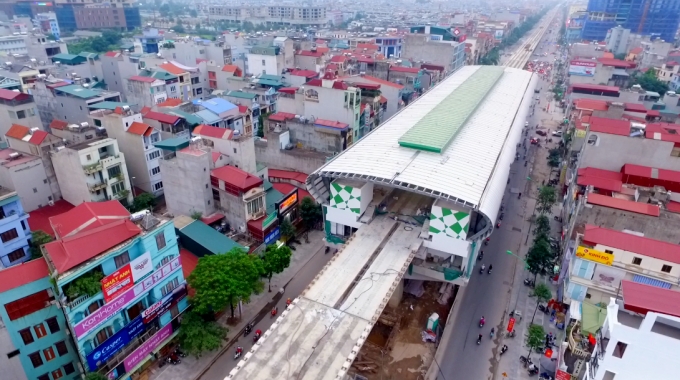 Đến thời điểm hiện tại nh&agrave; ga La Kh&ecirc; đ&atilde; ho&agrave;n th&agrave;nh xong phần kết cấu ch&iacute;nh bao gồm việc lắp m&aacute;i v&ograve;m, ốp l&aacute;t gạch, x&acirc;y dựng c&aacute;c ph&ograve;ng chức năng v&agrave; chỉ chờ lắp c&aacute;c thiết bị l&agrave; c&oacute; thể đi v&agrave;o hoạt động